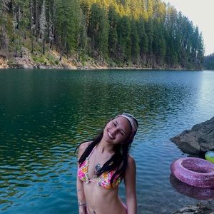 Meet your Posher, Ariya